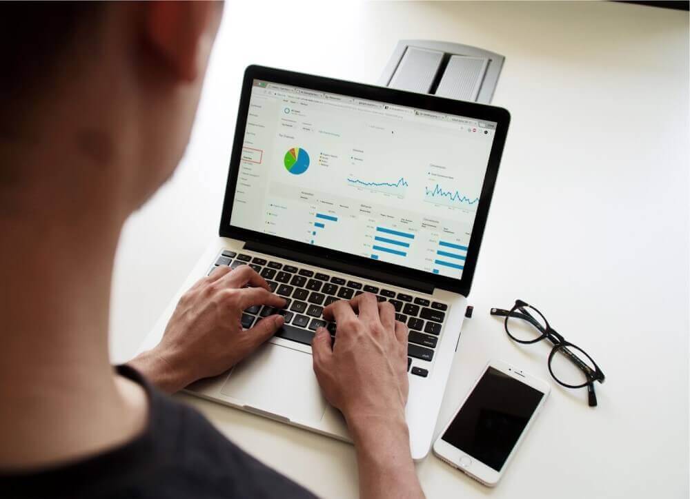 SEO on laptop checking organic traffic of content